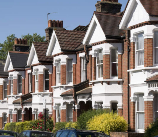 Will UK Property Price Will Accelerate Or Fall During This Ukraine Crisis